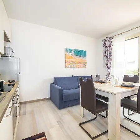 Leonardo With Swimming Pool And Garden In Borghetto Appartement