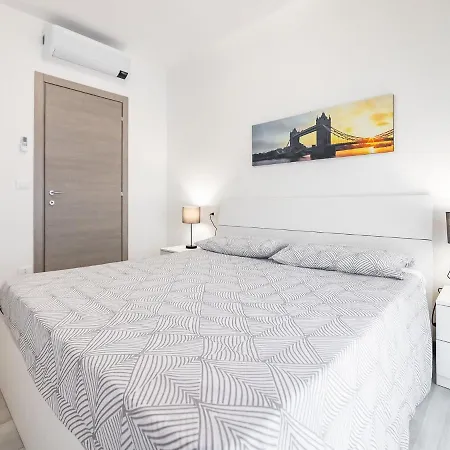 Leonardo With Swimming Pool And Garden In Borghetto Appartement *