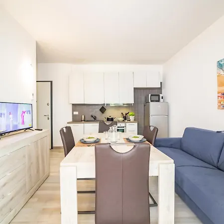 Appartement Leonardo With Swimming Pool And Garden In Borghetto