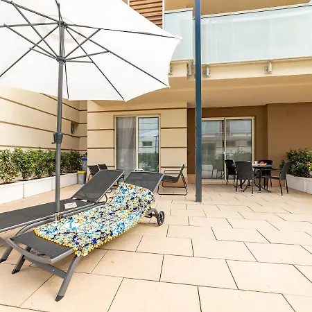 Leonardo With Swimming Pool And Garden In Borghetto *